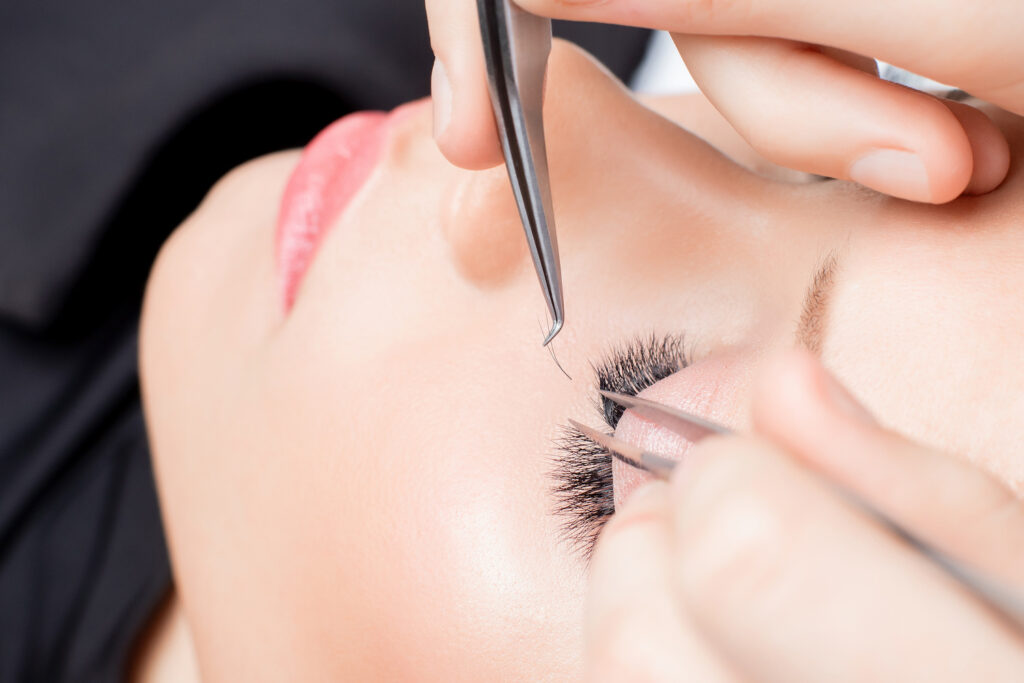 【沖縄県那覇市】Riliy eyelashのまつげパーマはダメージ最小化を実現｜自まつげを守る最新技術とケア方法を徹底解説