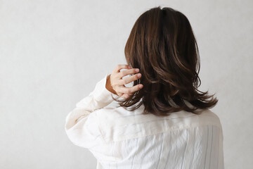 白髪ぼかしと白髪染めの違いとは?沖縄県中頭郡北谷町・VIM hair 北谷店がわかりやすく解説します |VIM hair 北谷店