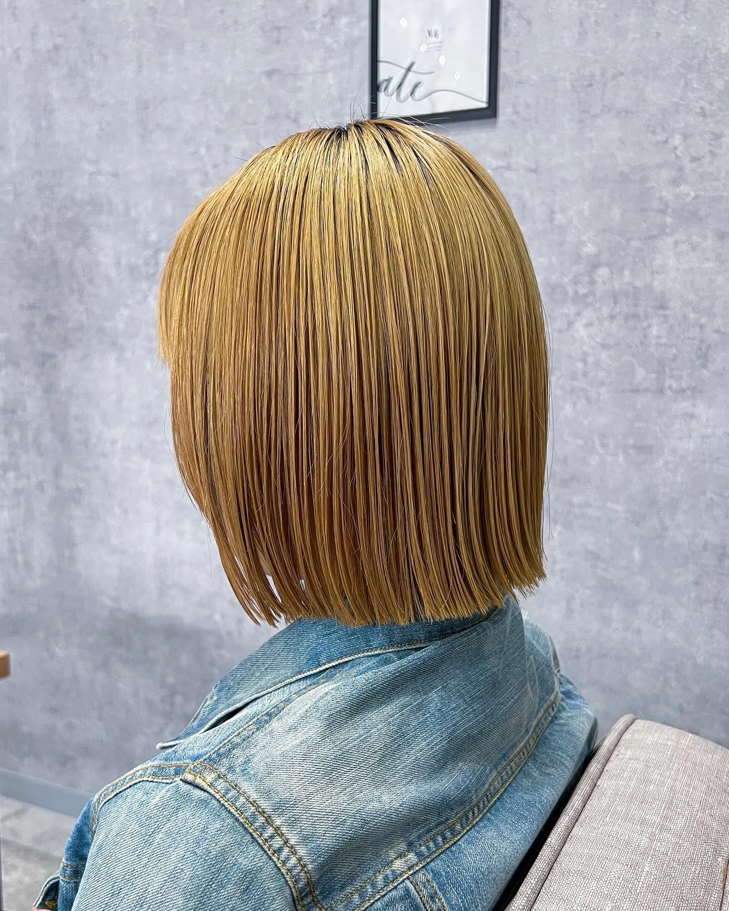 【VIMhair北谷店】切りっぱなしボブVIMhair 北谷店〒904-0116沖縄県中頭郡北谷町北谷1-8-8コーポサングレイス103098-975-6500担当　HIRO#ブリーチ#ケアブリーチ#ハイトーンカラー#ダブルカラー#ハイライト#北谷美容室#透け感カラー#透明感カラー#イヤリングカラー#インナーカラー#アンブレラカラー#バレイヤージュ#シャドールーツ#ミルクティーベージュ#ベージュ#アッシュ#ホワイトカラー#ブリーチ無しダブルカラー#ブリーチ無しカラー#沖縄美容室#那覇美容室#小禄美容室#宜野湾美容室#北谷美容室#沖縄市美容室#泡瀬美容室#うるま美容室