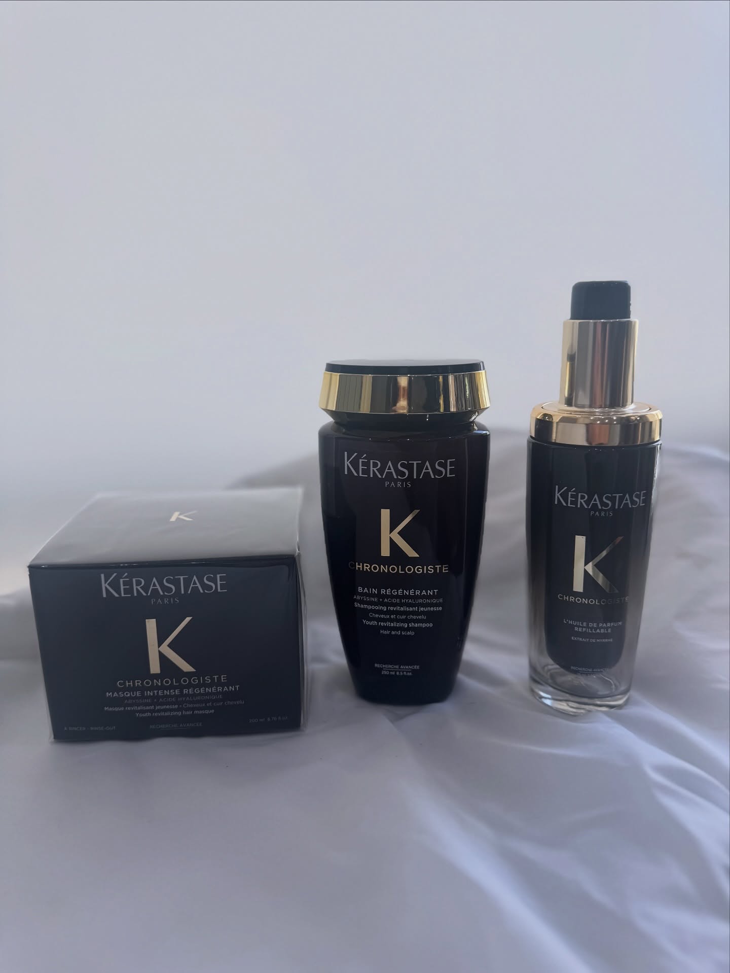🖤KERASTASE CHRONOLOGISTE🖤髪と頭皮を贅沢にケアする、ケラスターゼのプレミアムライン。 Bain Régénérant（バン レジェネラン）髪と頭皮をやさしく洗い上げ、ハリと艶をプラス。 Masque Intense Régénérant（マスク アンテンシブ レジェネラン）濃密な潤いと栄養を与え、しっとりまとまる仕上がりへ。 Huile de Parfum（ユイル ド パルファン）艶を与えながら、上品でラグジュアリーな香りがふんわり続く。サロン帰りのような手触りと香りを、毎日のケアで叶えてくれるアイテムです。自分へのご褒美や特別な日のケアにおすすめ。#ケラスターゼ #クロノロジスト #艶髪ケア #ヘアケア好きな人と繋がりたい