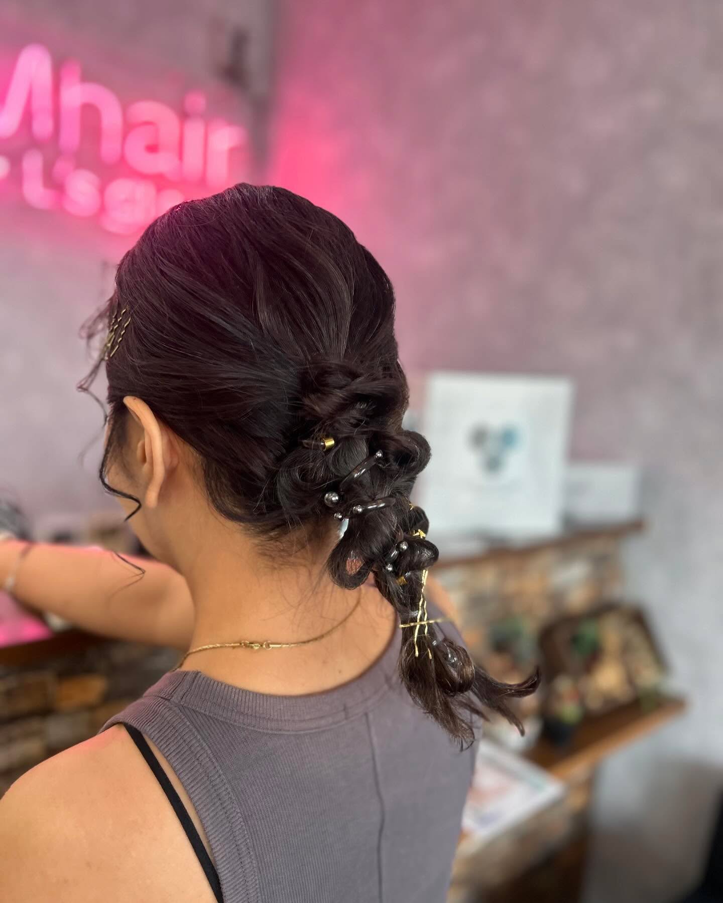 こんにちは🌞VIM hair金城店です️今回紹介するメニューはヘアーセットですタイトで可愛いアレンジ🩷担当スタイリストNATUさんです️ヘアーセットが大好きで講習にも参加して日々セット極めてます#vimhair金城店 #小禄美容室