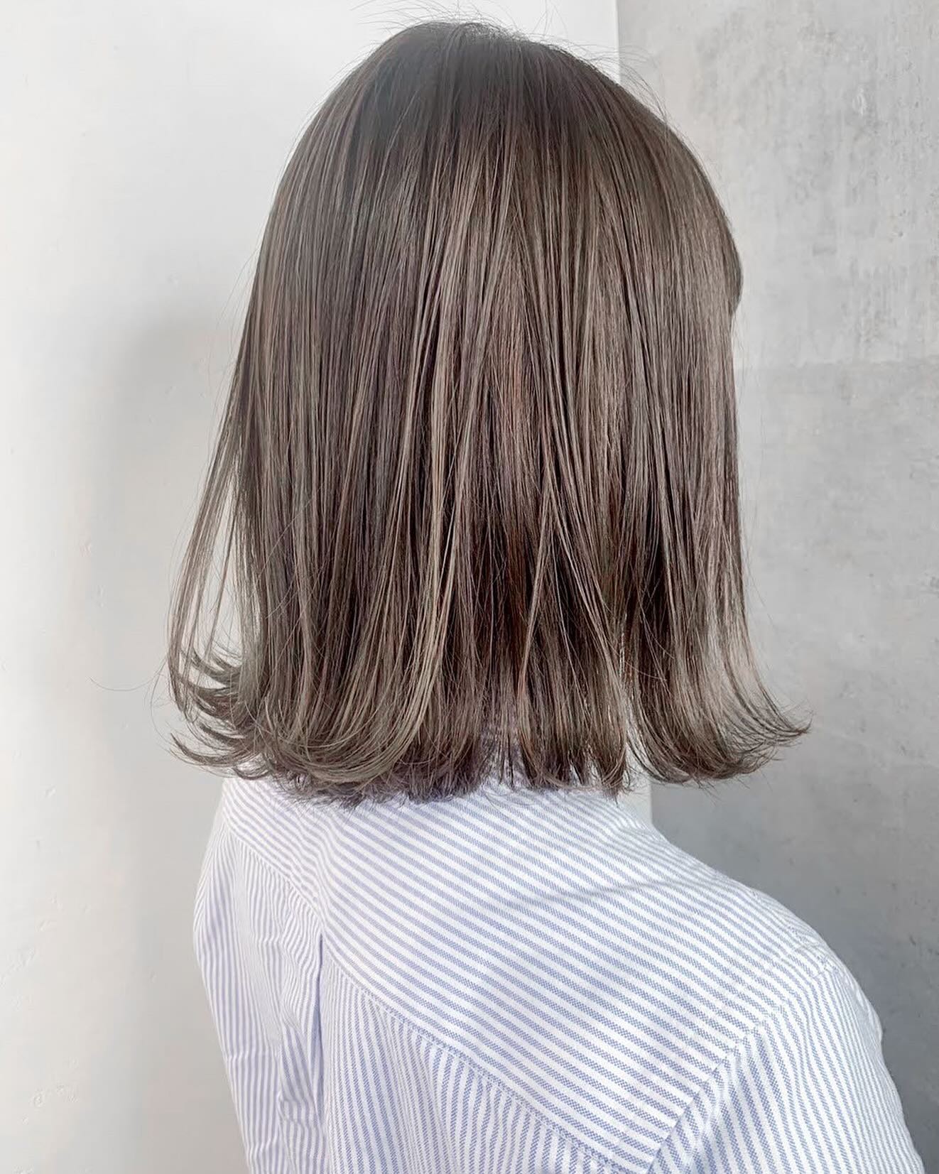 こんにちはVIM hair小禄店です今回はハイライト初心者にもオススメ極細ハイライトカラーのご紹介ですハイライトやメッシュを入れる際に太すぎるのが嫌だというお客様にオススメの施術になってます♪立体感ができ全体的にナチュラルに明るくみえるのでオススメですぜひ一度スタッフにご相談くださいませ♪VIM hair金城店那覇市金城5-7-14エクセルビル1階#那覇美容室#小禄#髪質改善トリートメント#酸熱トリートメント#ハイライトカラー