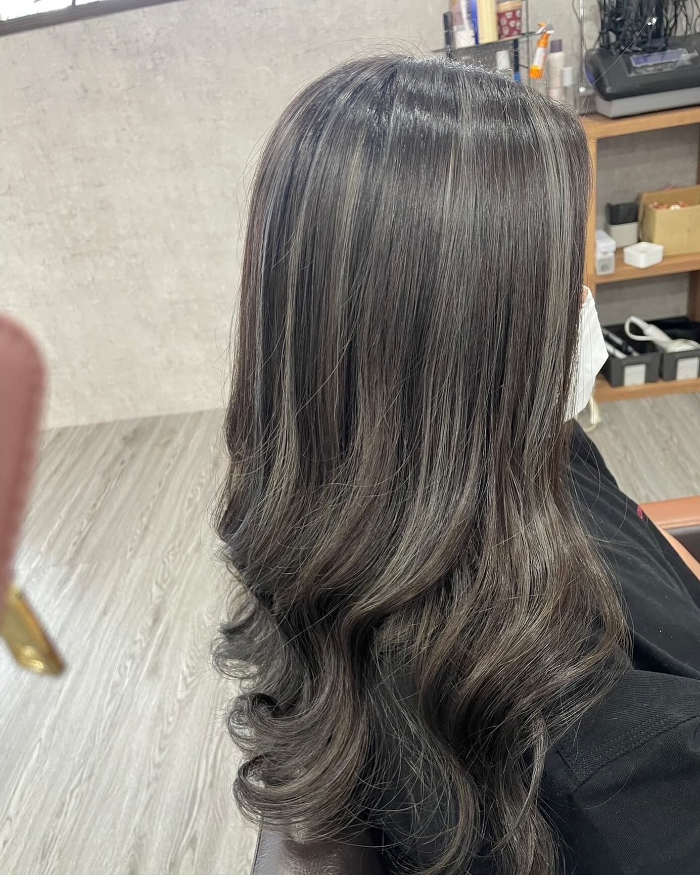 こんにちは️VIMhair金城店です️当店で大人気ハイライトの紹介ですハイライトに色をのいれることで質感も色合いもよくこの夏にピッタリなヘアーになること間違いなしですこちらのスタイルはSHIORIさんが担当いたしました️ご来店の際にはご相談ください️#vimhair金城店 #ハイライト#小禄美容室
