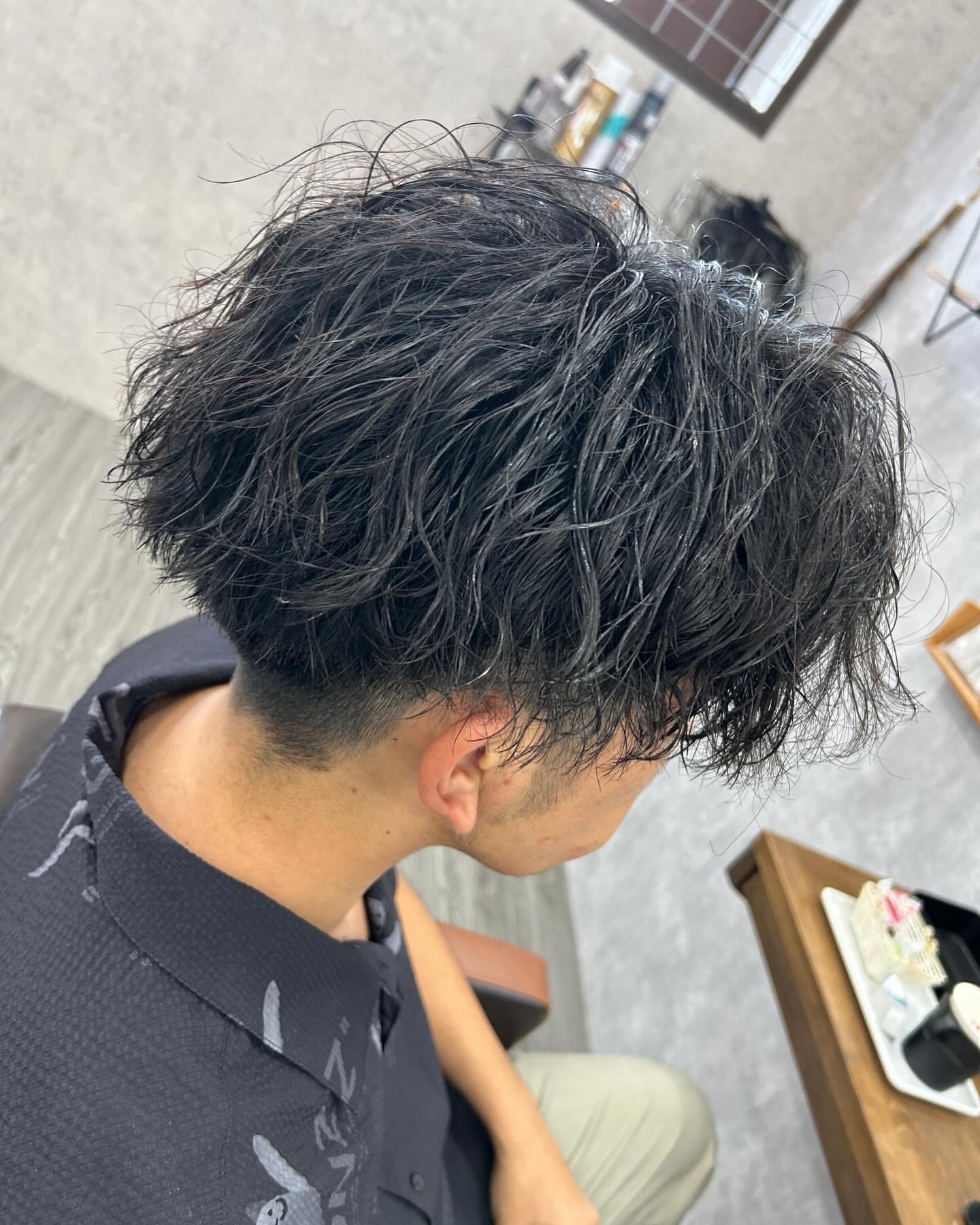 こんにちは🌞VIMhair金城店です️最近パーマのご予約が増えてきてます本日はパーマの紹介です️メンズカット・ツイストスパイラルこの写真はゆるめでツイストが強いスタイルですカウンセリングの際に強さやカール感やスタイルなど相談してご希望のスタイルになってみませんか担当スタイリストTAKAさんです#vimhair金城店 #小禄美容室