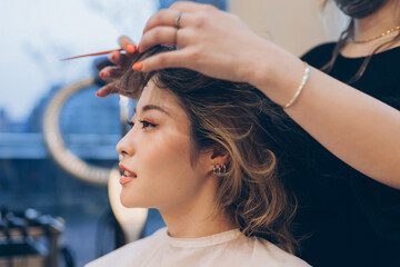 沖縄県那覇市で白髪ぼかし×ハイライトが得意な美容室｜VIM hair 小禄金城店が提案する大人カラーの最前線 |VIM hair 小禄金城店