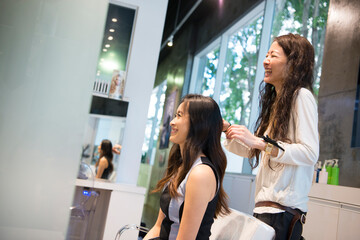 【沖縄県うるま市】自然な白髪ぼかしをご希望ならVIM hair うるま店へ｜大人女性におすすめの上品ヘアカラー |VIM hair うるま店