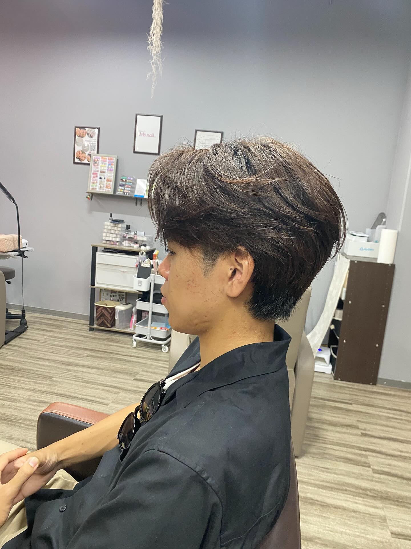 こんにちは！多毛でも、癖毛でも縮毛矯正をすると収まりが良くなります！毛流れも作れるのでスタイリングも楽になります🤩是非、相談してください！#うるま市美容室#沖縄美容室#vimhair #うるま市#メンズスタイル#メンズパーマ#メンズカット#毛流れ矯正 #フェザーパーマ