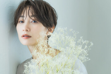 沖縄県うるま市のVIM hair うるま店が提案する「白髪ぼかし×ハイライト×グレー」の最旬ヘアカラー術 |VIM hair うるま店